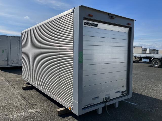 岡山市東区引取り限定　中古４トン　トラックコンテナー　スチィール棚２本　鍵２本付 岡山市東区引取り限定 中古4トン トラックコンテナー スチィール棚2
