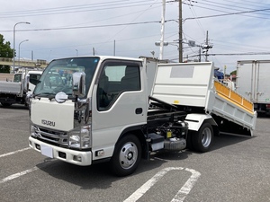 ダンプ トラック3連
ウインカー 復興するぞ！その道を造るのはいつも“ダンプ”。Lゲートに深ダンプ