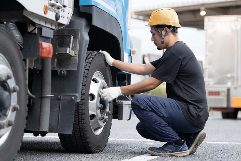 トラックの日常点検