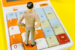 トラックのバッテリー上がりの対処法は？原因や対策などもご ...