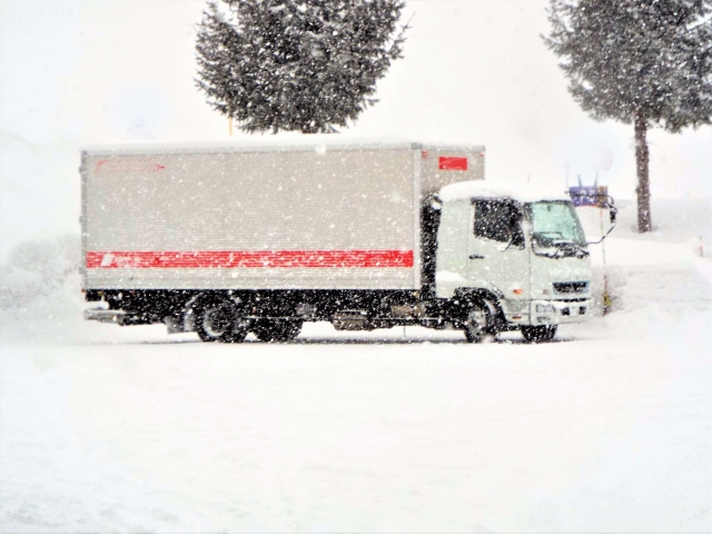 雪上のトラック