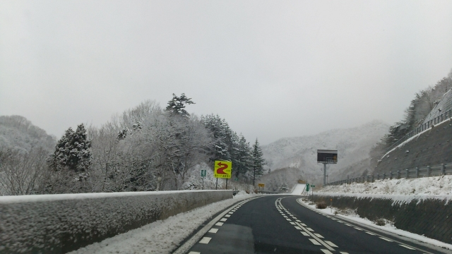 冬の高速道路