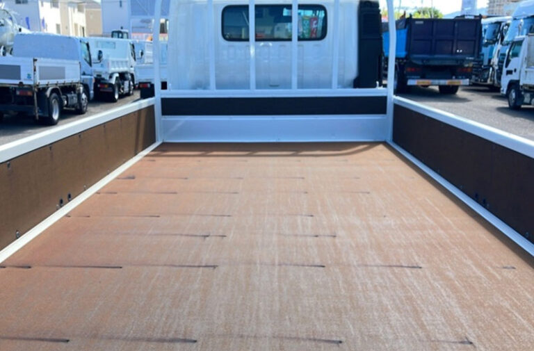 トラック荷台の板を補修するには?床板張替えならグットラックshimaへ|架修・架装・板金塗装|シマ商会