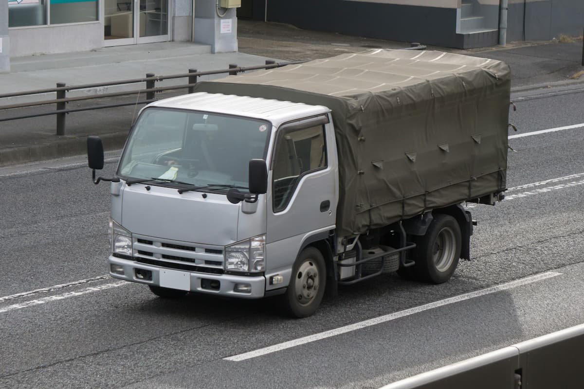 幌付きトラック