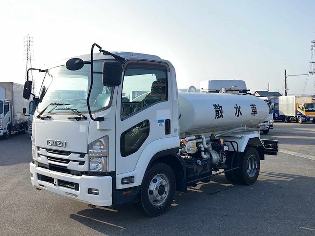 散水車