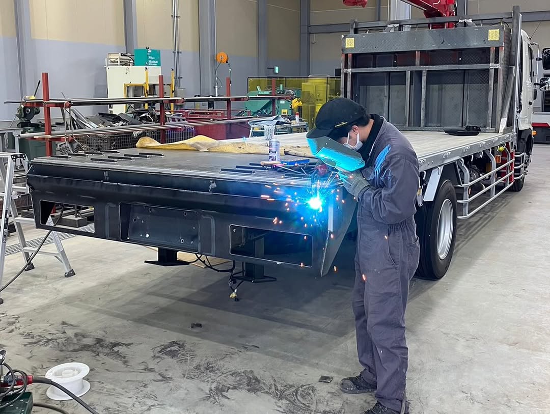 トラックの荷台