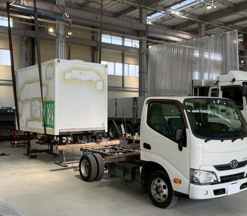 キッチンカーにしたボディ載せ替え事例